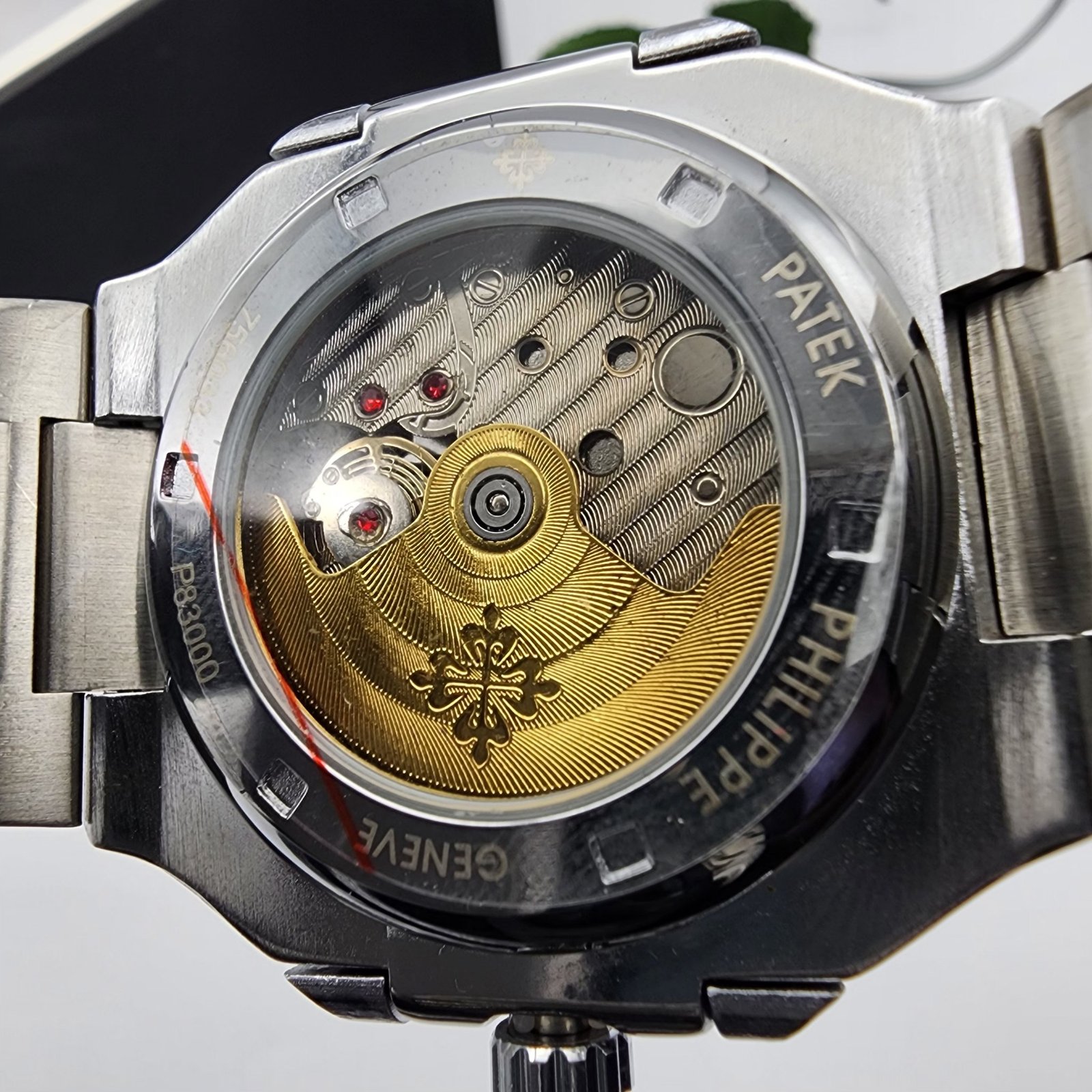 Patek Philippe Nautilus Silver White Dial Edition - الصورة 3