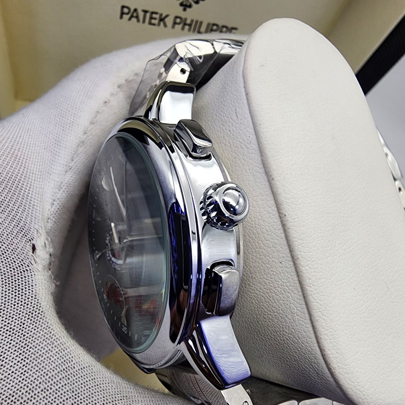 Patek Philippe Geneve Complications - Black Dial Edition - الصورة 4