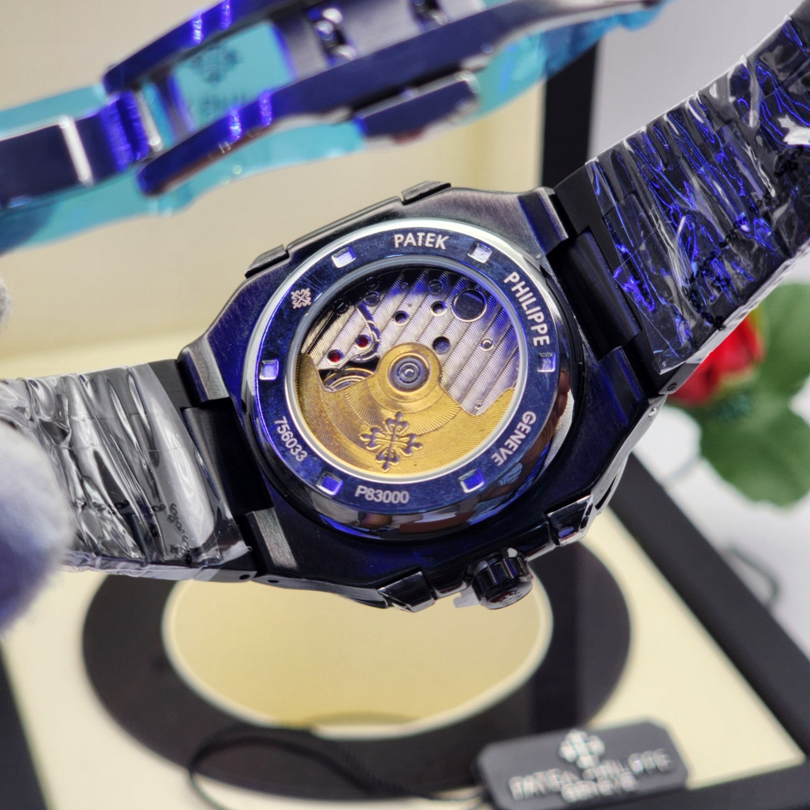 Patek Philippe Nautilus Carbon Black Edition - الصورة 2