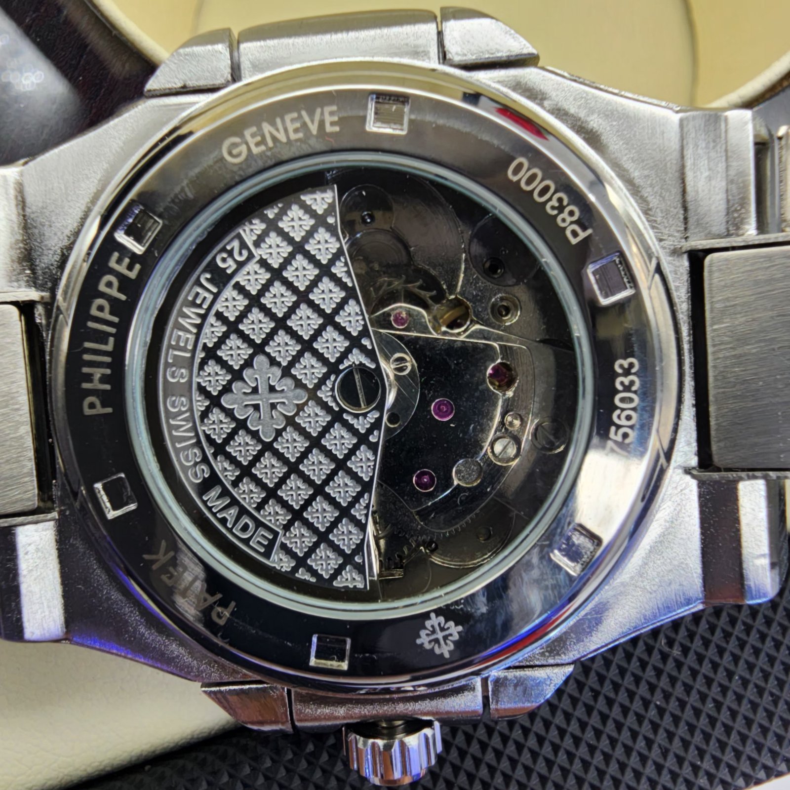 Patek Philippe Nautilus Tiffany Blue - الصورة 3