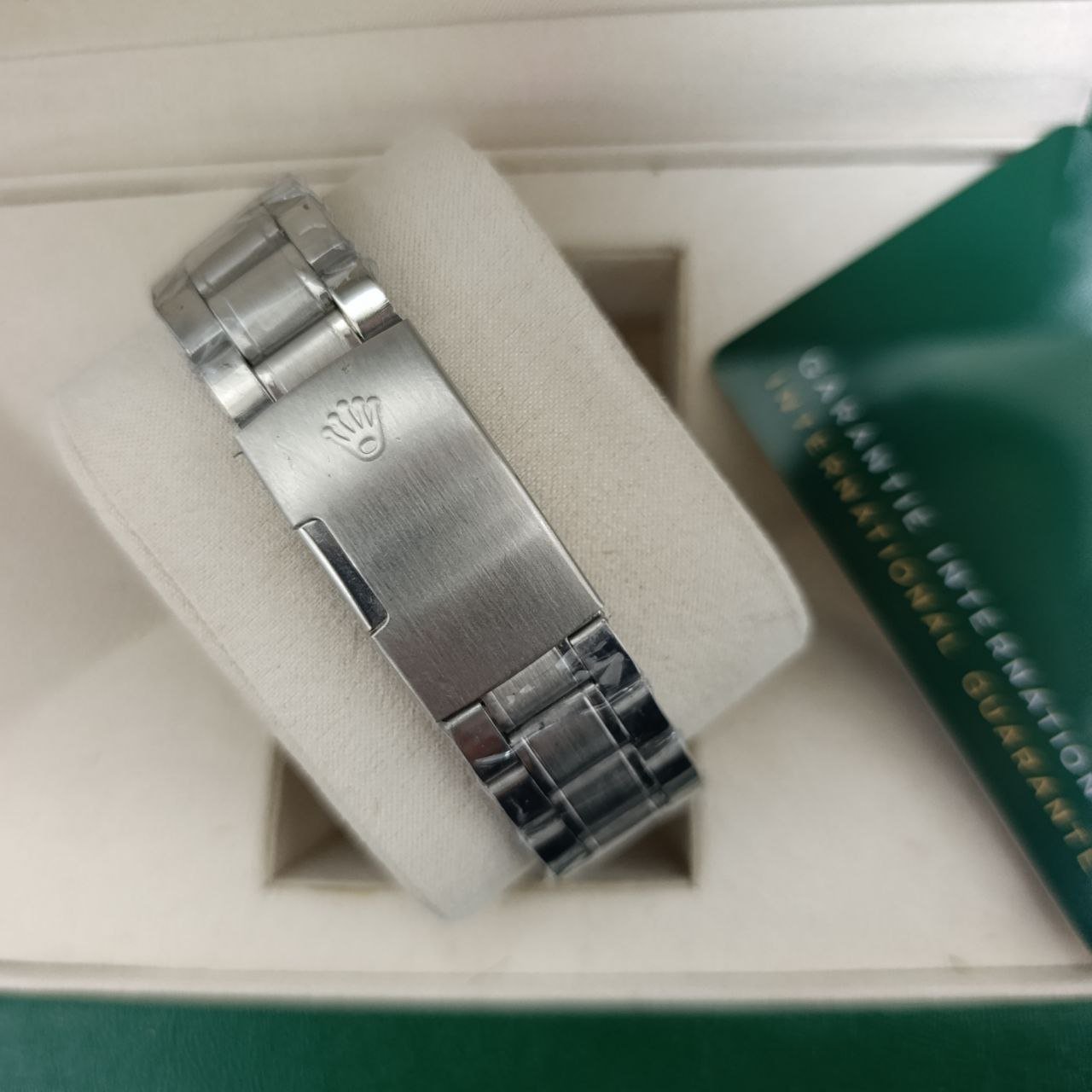 ساعة Rolex Automatic الملكية - إصدار الميناء الأسود والتروس الذهبية - الصورة 3