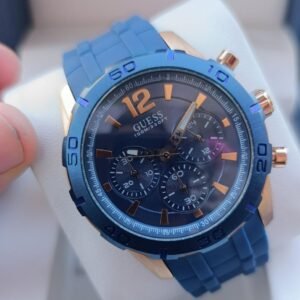 ساعة جيس الزرقاء الرياضية - هيكل ذهبي وردي وحزام سيليكون مرن - Guess Sporty Blue & Rose Gold Edition
